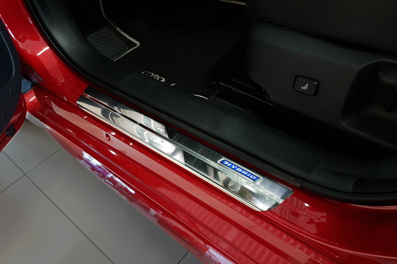 2 23017 TOYOT COROLLA HYBRID 1BL